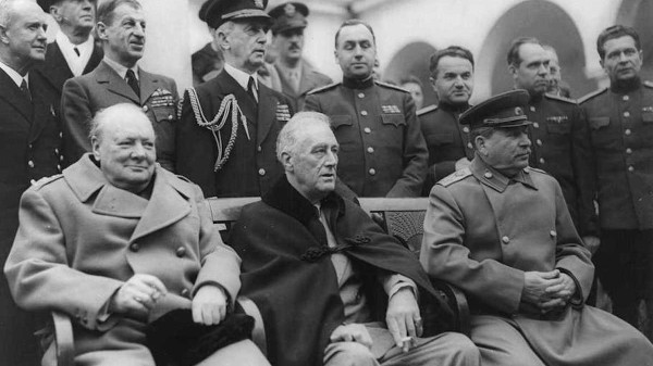 Winston Churchill con Franklin Delano Roosevelt e Iosif Stalin a Jalta