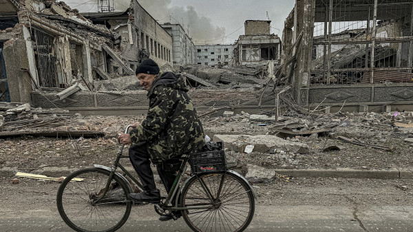 Ucraina: scene di distruzione a Kurakhove, nel Donetsk, dopo un raid russo - AP Photo/Anton Shtuka/LaPresse