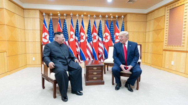 Donald Trump con Kim Jong-un - Creative Commons