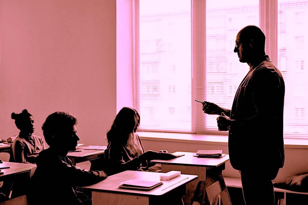 Scuola, una lezione in classe