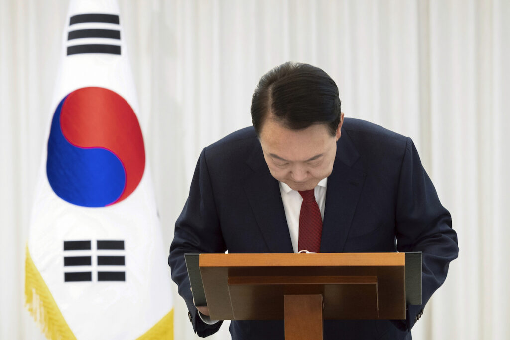 Il discorso del presidente sud-coreano Yoon Suk Yeol dalla sua residenza dopo il voto per l'impeachment. - Associated Press / LaPresse - Corea del Sud